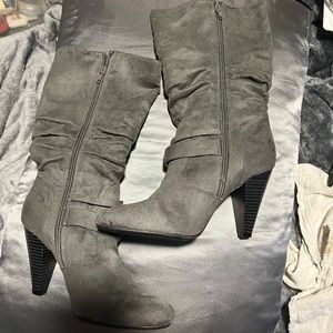 Medium gray heeled boots